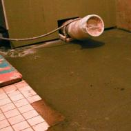 Mandian besi tuang: Pemasangan DIY Memasang tab mandi besi tuang di bilik mandi