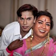 Hijre so najstrašnejša kasta nedotakljivih.Ljudje tretjega spola v Indiji.