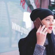 Bagaimana untuk belajar bercakap dengan yakin di telefon (Dan elakkan kesilapan yang menjengkelkan) Saya bermimpi bahawa saya bercakap di telefon dengan kekasih saya