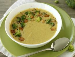 Сирний суп з печерицями та броколі