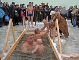 洗礼のために氷の穴に飛び込む方法 水泳中に洗礼時に言うべきこと