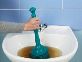 איך לפנות צינור סתום בחדר האמבטיה - שיטות ואמצעים