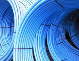 Труба полиэтиленовая водопроводная: характеристика, способы и правила монтажа